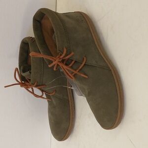 Manitobah Moc Chukka Low Boot Olive Green Suede Leather Unworn Sample sz 7 ps7.5